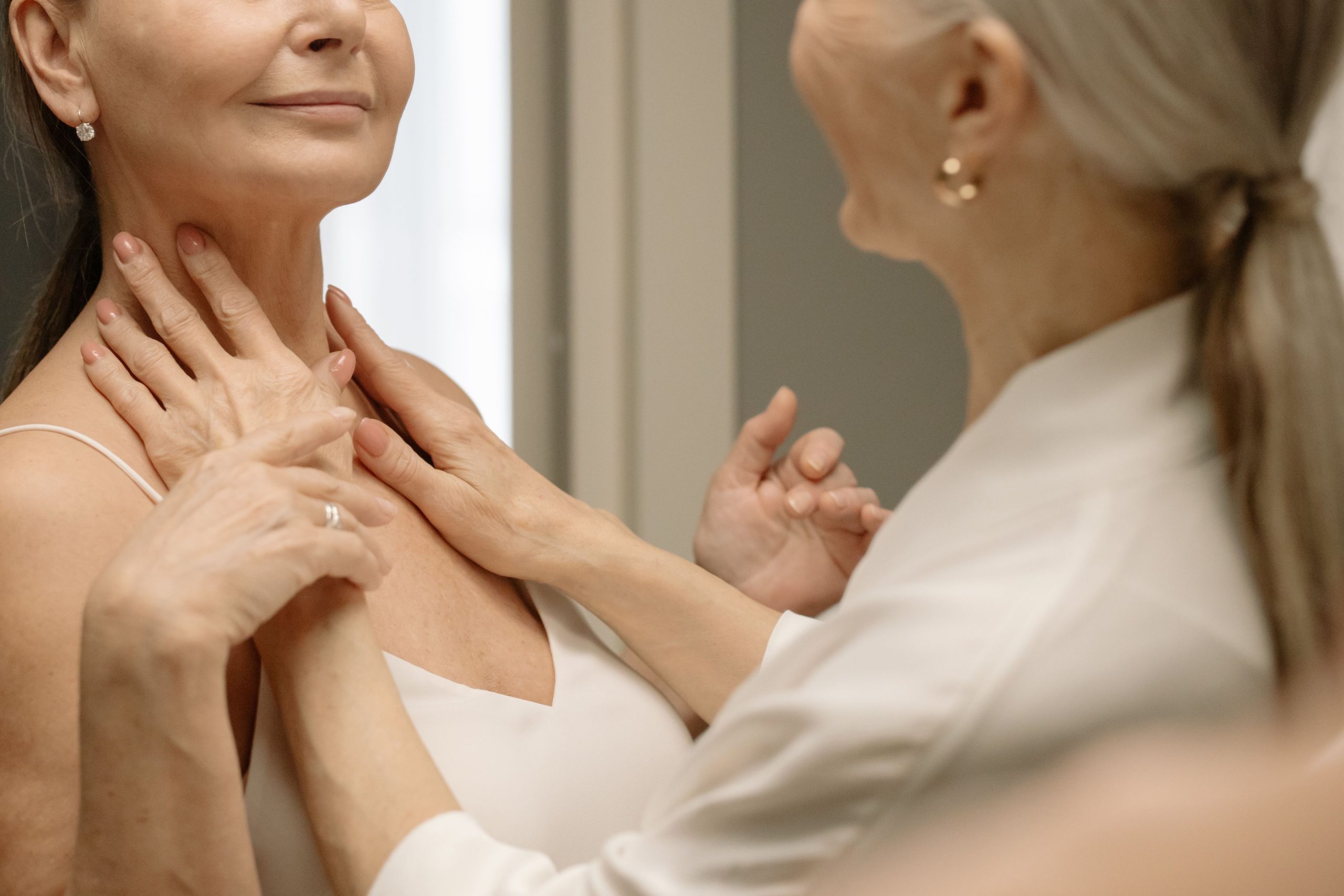 Mini facelift sau lifting facial complet: care este diferența și ce tipuri de mini facelift există?